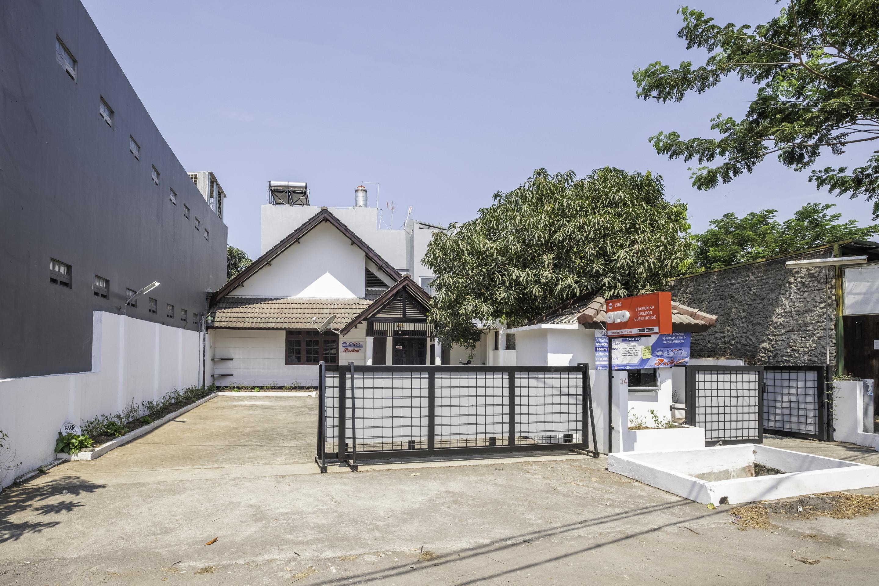 Super Oyo 1568 Stasiun Ka Cirebon Guest House Εξωτερικό φωτογραφία